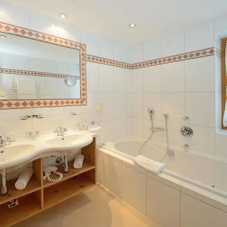 Hotel-garni Felsenhof 3*